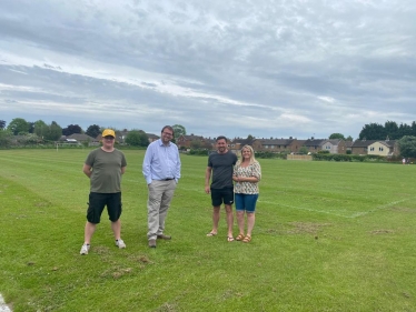 Mark Fletcher MP meets with representatives of Stonebroom FC